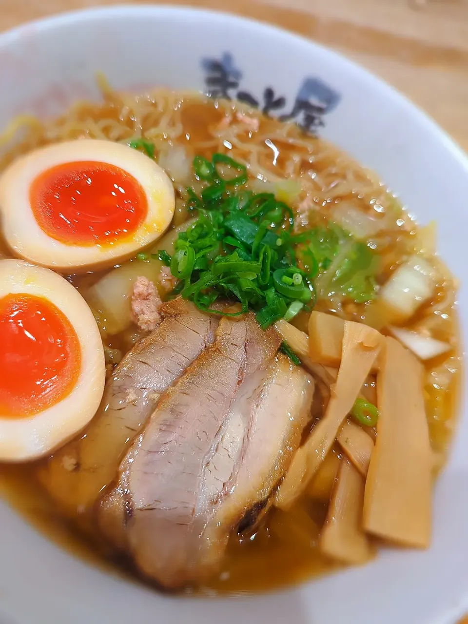 Snapdishの料理写真:鶏ガラしょう油鶏じゃんラーメン🍜😋|みぽりん♪さん