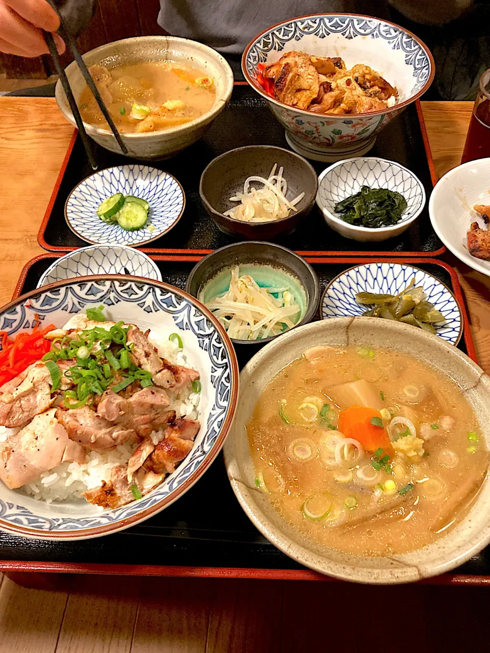 Snapdishの料理写真:炭火焼鳥丼と豚汁|ka.yo🎈🍃さん