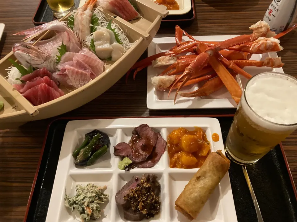 Snapdishの料理写真:旅先夜ごはんはカニ食べ放題🦀😋🍶💕✨|アイさん