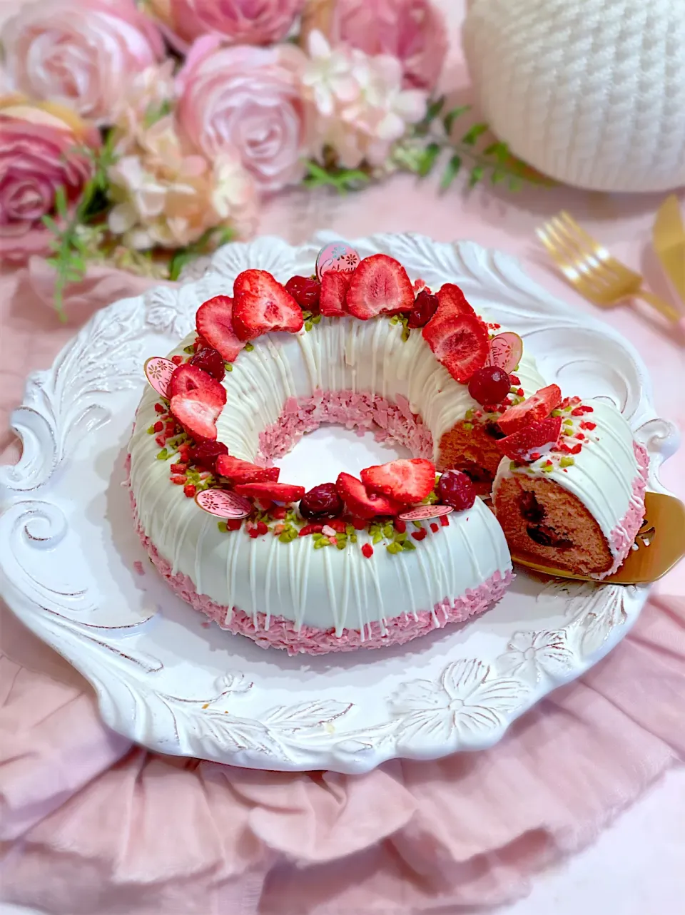 いちごとクランベリーのクリームチーズパウンドケーキ🍓|AXさん