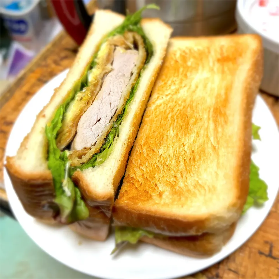 Snapdishの料理写真:ヒレカツサンド🥪|にょんにいさん