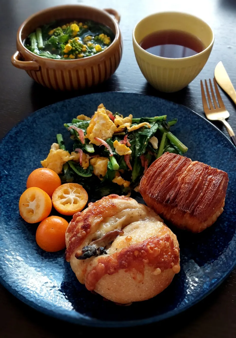 Snapdishの料理写真:美味しいパンと野菜😋🍴💕|きつねさん