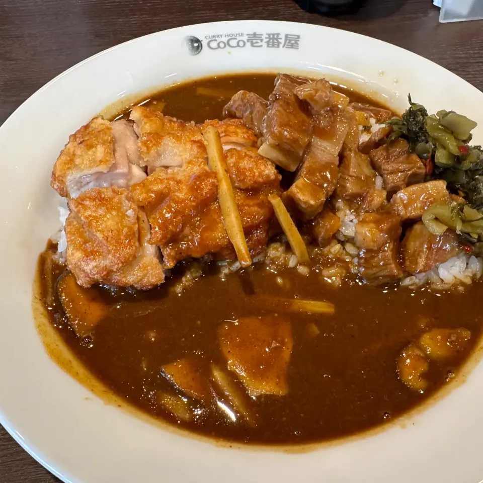 Snapdishの料理写真:五香粉香る魯肉スパイスカレー🇹🇼🍛パリパリチキントッピング🍗5辛🔥🌶️|buhizouさん