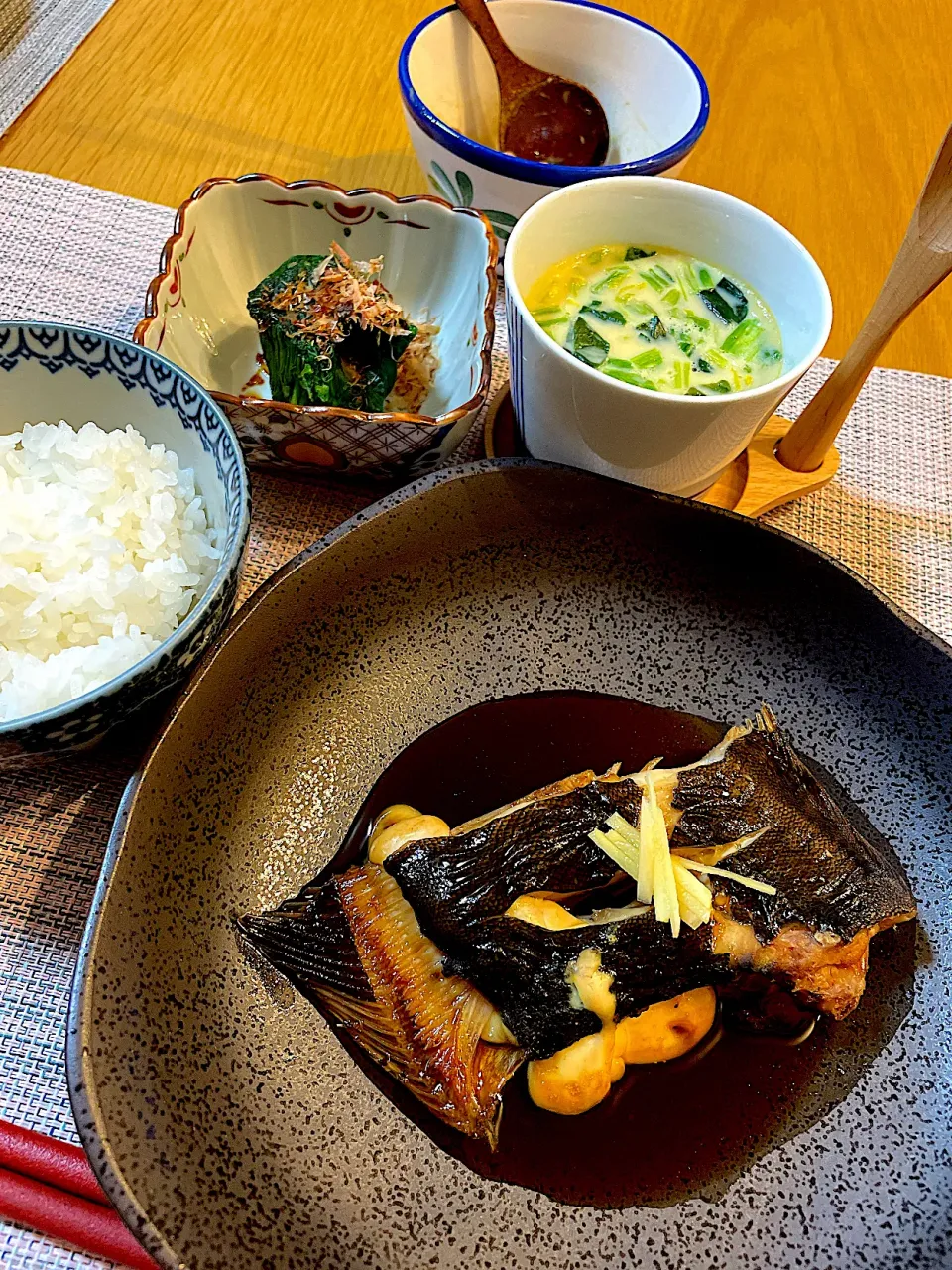 Snapdishの料理写真:カレイの煮付けで晩御飯|Mikaさん