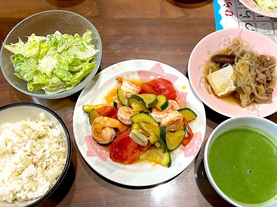 えびとズッキーニのトマトレモン炒め　ほうれん草のポタージュ肉豆腐　レタスと粉チーズのサラダ|おさむん17さん