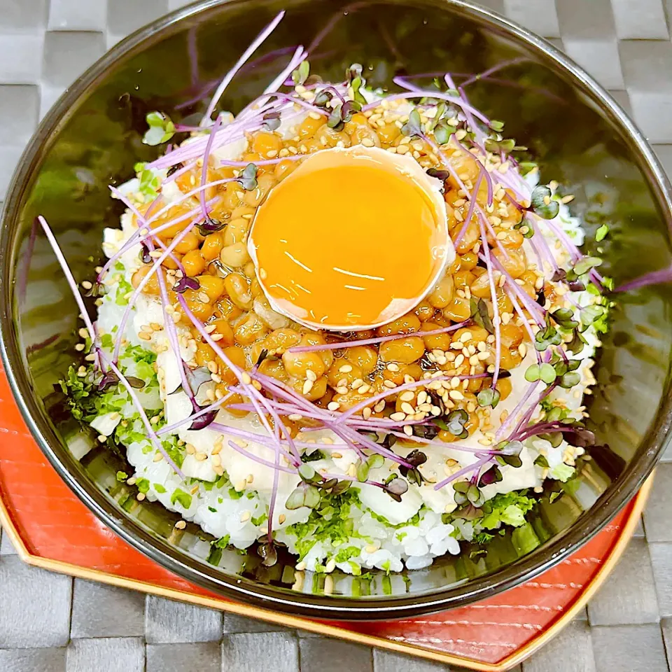 Snapdishの料理写真:納豆とろたま丼|まめもにおさん