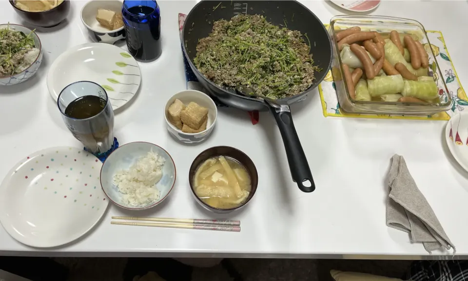 Snapdishの料理写真:晩御飯☆豆苗炒め（肉みそ・卵）☆厚揚げ煮☆ロールキャベツ（コンソメ・ウインナー）☆みそ汁（揚げ・豆腐）|Saharaさん