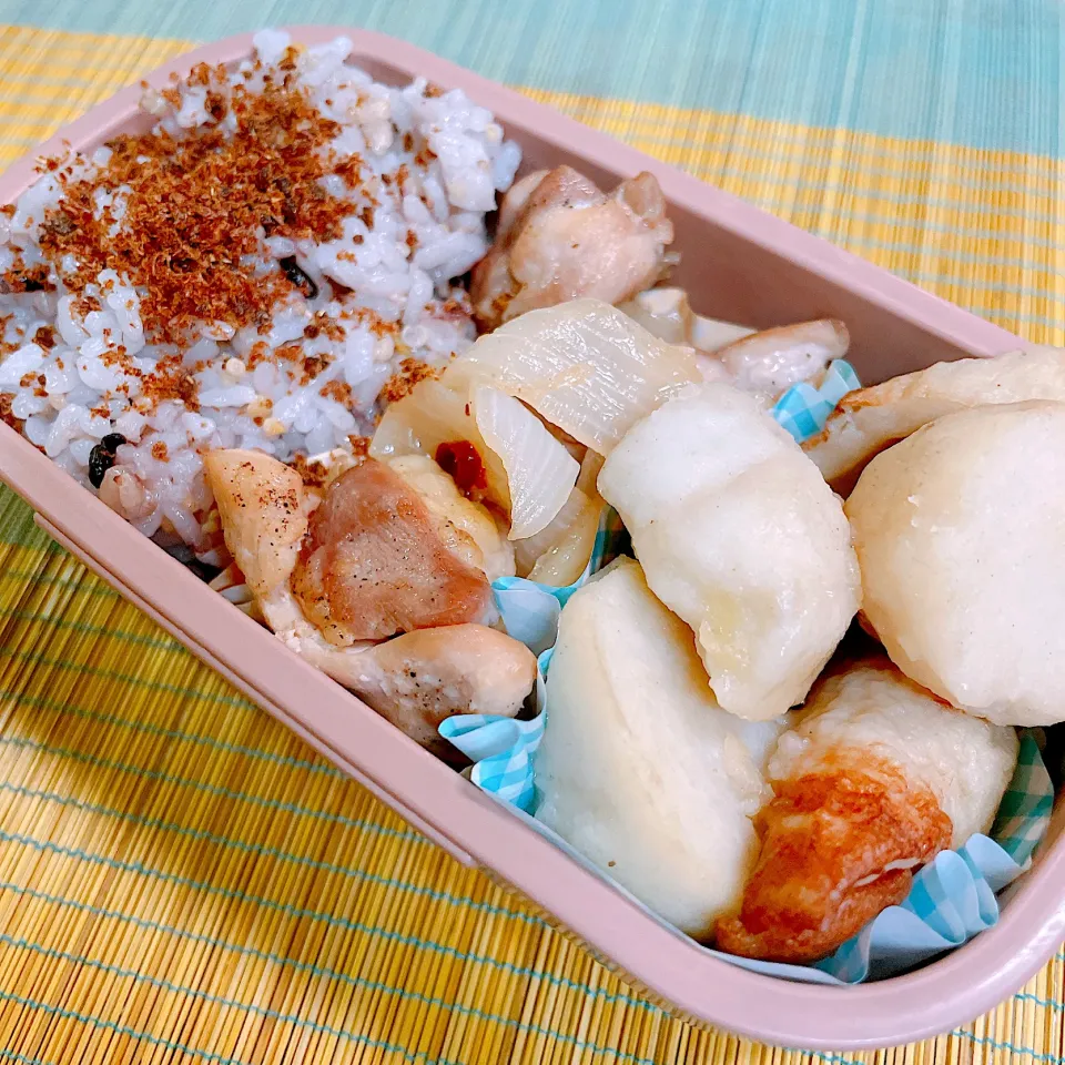 里芋とちくわの煮物♡鶏肉と玉ねぎの甘酢炒め♡|まゆかさん