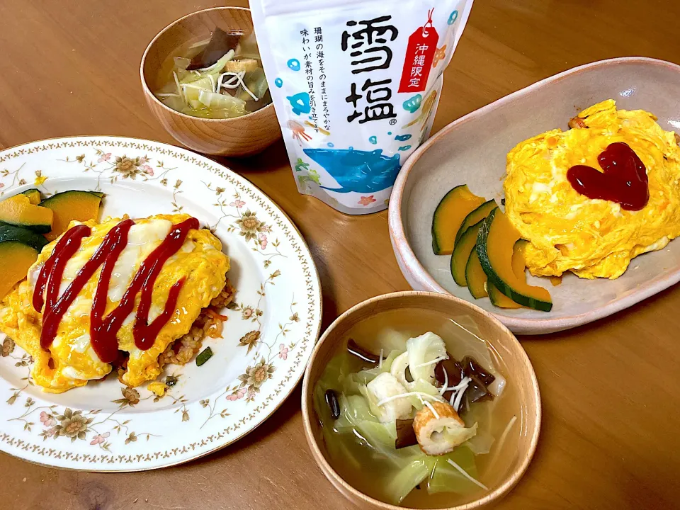 Snapdishの料理写真:昨日のランチ〜オムライス♡長谷園のヘルシー蒸し土鍋下で野菜スープとスノコで蒸しかぼちゃ→宮古島土産の雪塩で。|さくたえさん