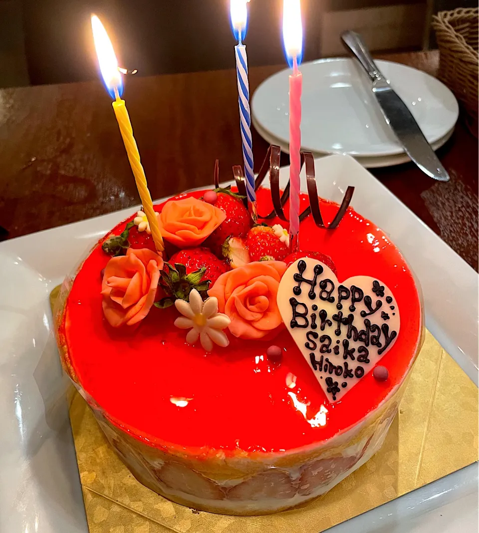 Snapdishの料理写真:真ん中バースデーケーキ🎂|hirocoさん