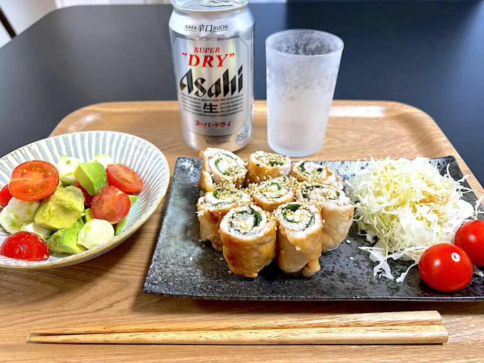 Snapdishの料理写真:カプレーゼと豚しそチーズ巻き|ごはんとおつまみ🍺さん