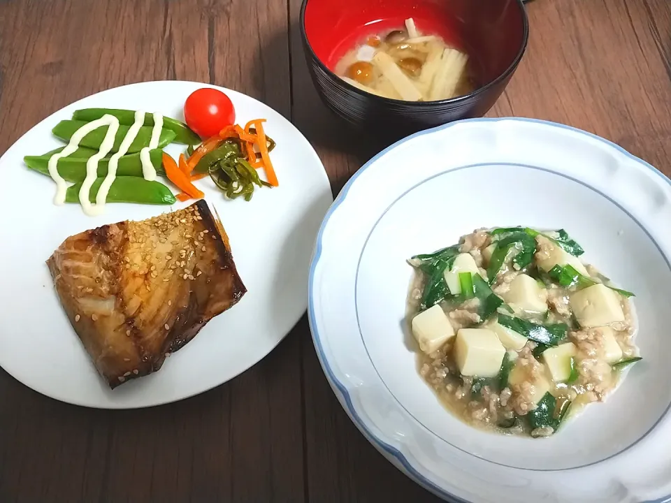 鯖のみりん干し
人参とピーマンの塩昆布炒め
塩麻婆豆腐
なめこの味噌汁|尚さん