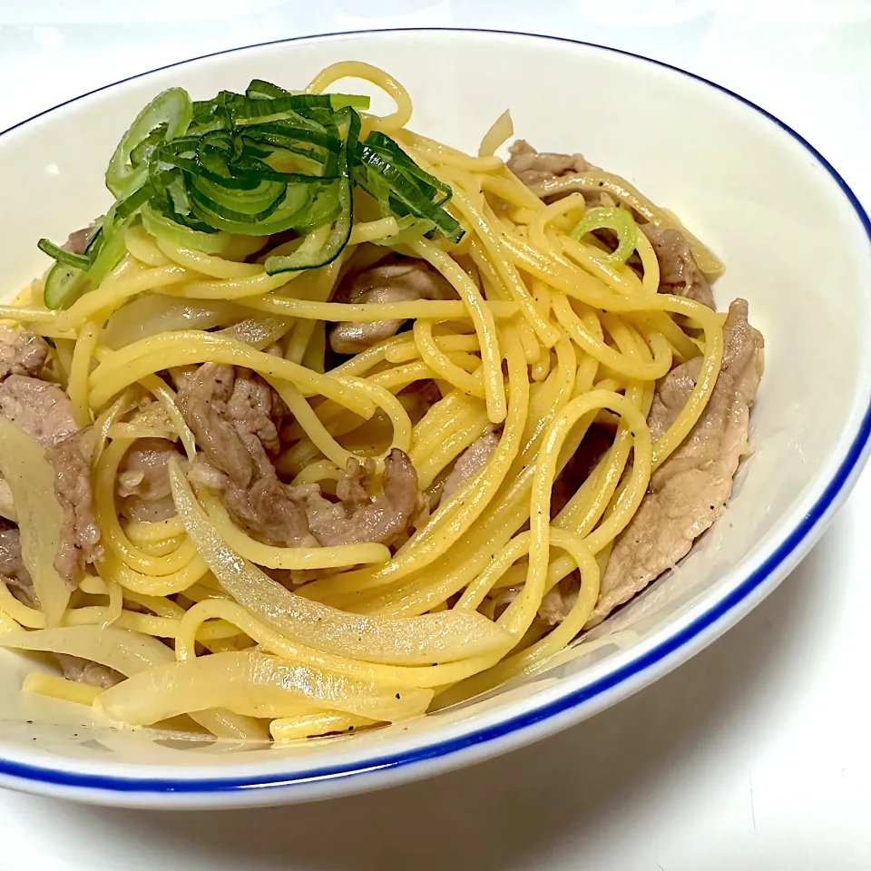 Snapdishの料理写真:にんにくバター醤油パスタ|まちゃこさん