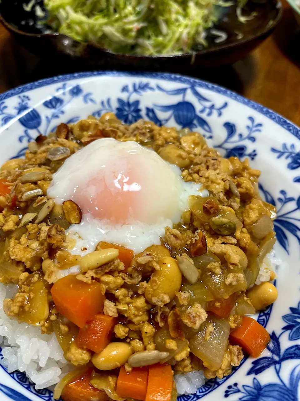 大豆入り温玉キーマカレー|さんだーさん