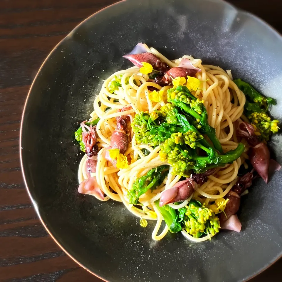 アッチさんの料理 ホタルイカと菜の花のパスタ|うさかめさん