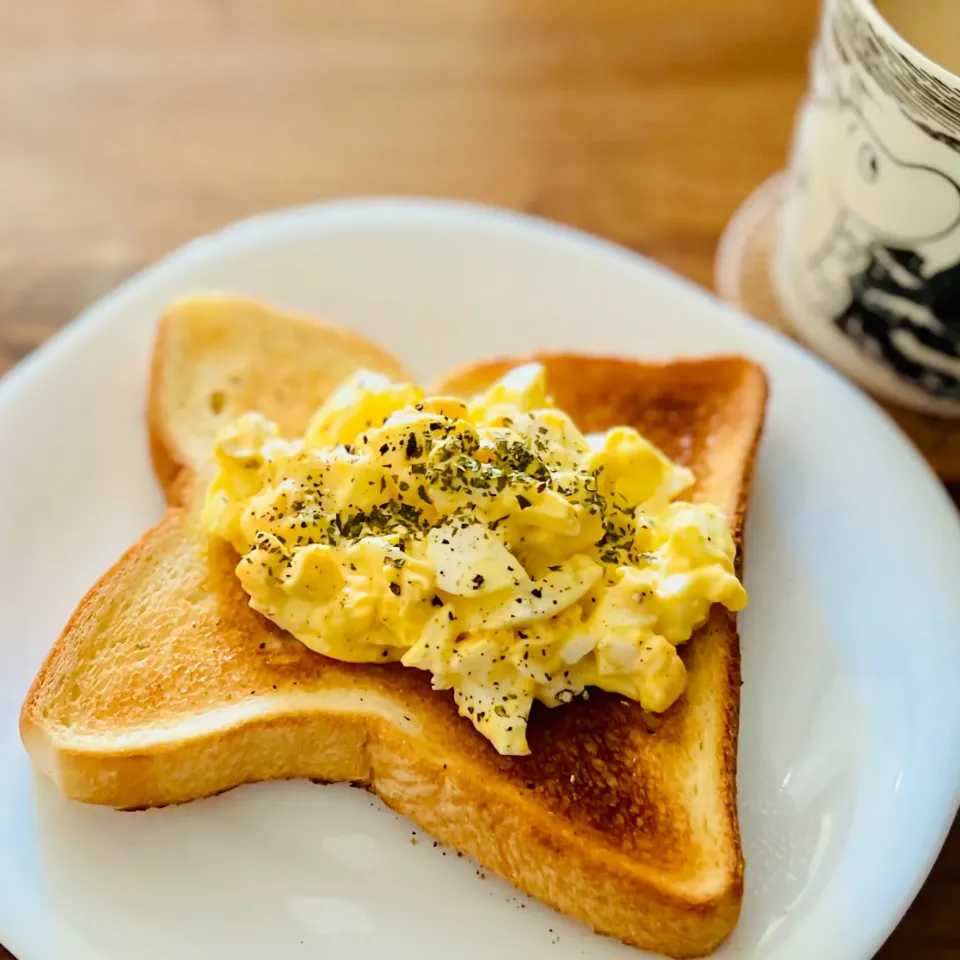 Snapdishの料理写真:はっちぃさんの料理 たまごトースト|アッコちゃん✨さん