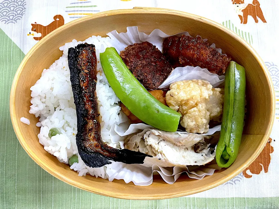 ブリ、唐揚げ、味噌カツの豆ご飯🍱|なお🅿️さん