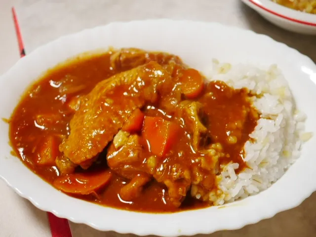 骨付き手羽先を煮込んだカレー☺️💕
お肉ホロホロ😍💕
チリペッパーどっさり入れたので
いい感じに辛い✨🔥|深夜特急fさん