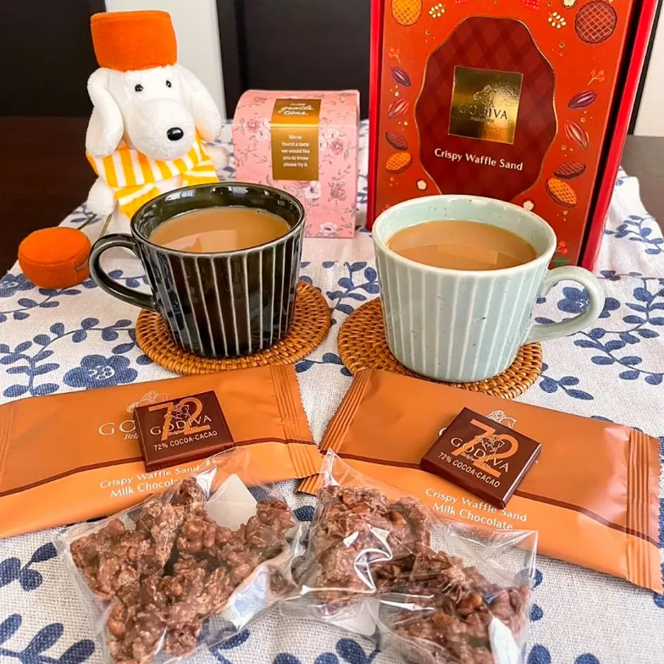 お菓子PM
チョコ三昧&ホットコーヒー
クリスピーワッフルサンド、カレ、チョコフレーク|emiさん