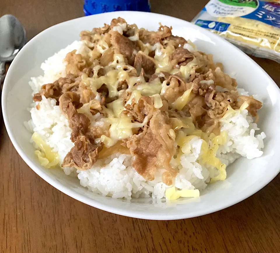 チーズ牛丼|あっつさん