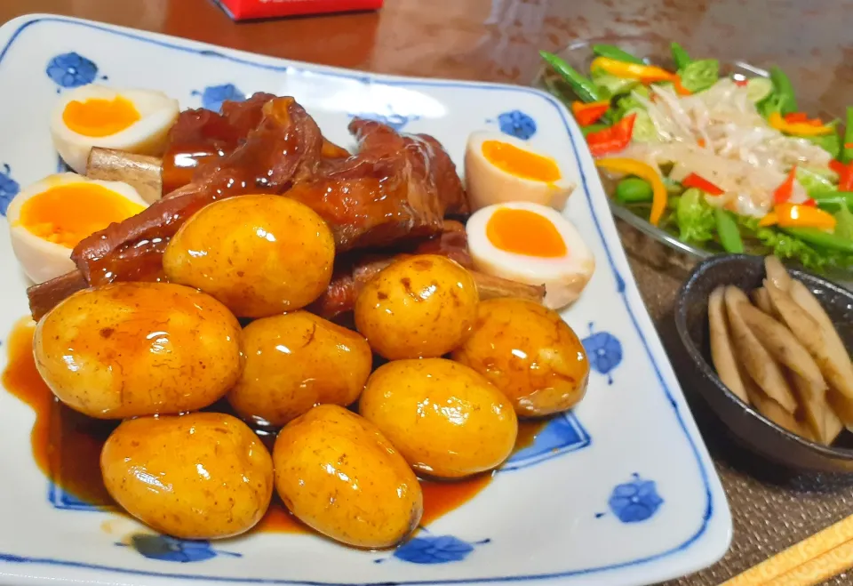 Snapdishの料理写真:新じゃが🥔とスペアリブの甘辛煮|びせんさん