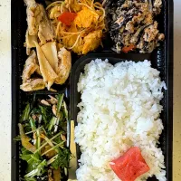 Snapdishの料理写真:まかない弁当|咲輝子さん