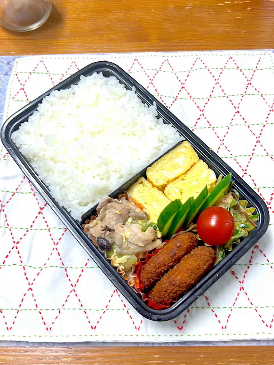 コロッケ＆豚中華炒め弁当|アッキーさん