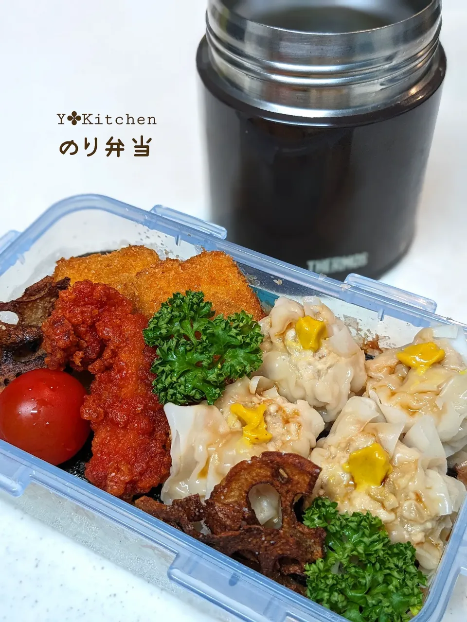 Snapdishの料理写真:タッパー弁当☆
•のり弁

白ご飯にたっぷりの鰹節、醤油、海苔
残りのおかずを載せたらOk
蓮根チップス入り(꒪ˊ꒳ˋ꒪)ꕤ*.ﾟ

かなり楽ちんです～〜(笑)
|yuriさん