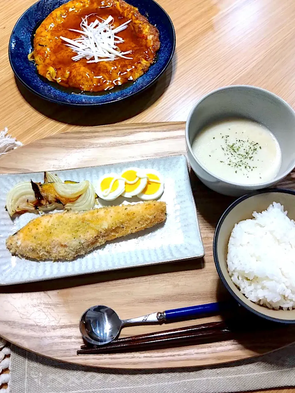 Snapdishの料理写真:塩鮭のチーズパン粉焼きとカニ玉|Maさん