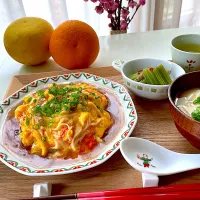 天津飯と今が旬葉ごぼうきんぴら