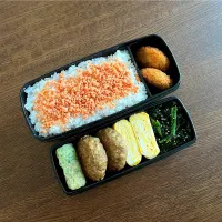 Snapdishの料理写真:3/11(月)カレー入りハンバーグ、だし巻き卵、イカの磯揚げ、ほうれん草の胡麻和え、メンチカツ|ともさん