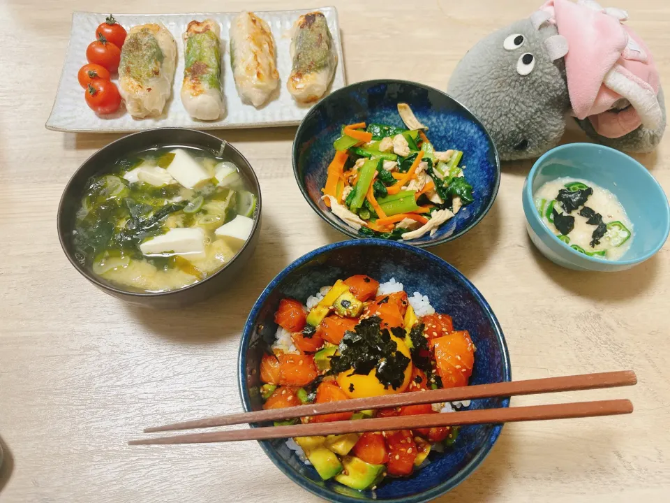 アボカドとサーモンのユッケ丼|りーこさん