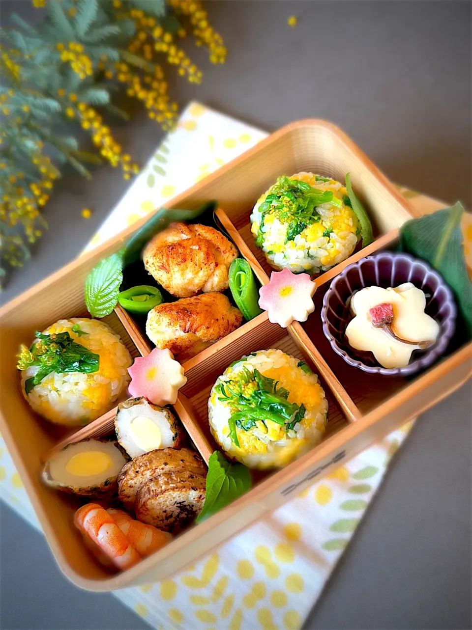 Snapdishの料理写真:菜の花おにぎり弁当🌱𓂃 𓈒𓏸|noriben0211さん