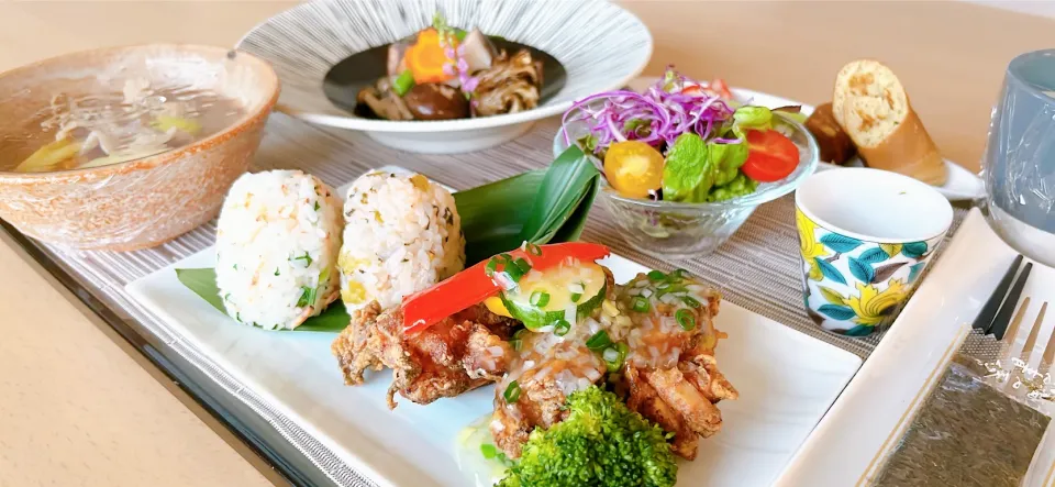 鶏竜田揚げ　マダカ煮付け　豚汁|トモロヲさん