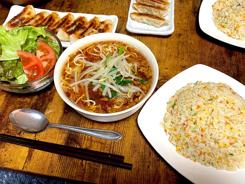 炊飯器チャーハンと餃子とサラダと…ズバーン|しあぺんさん