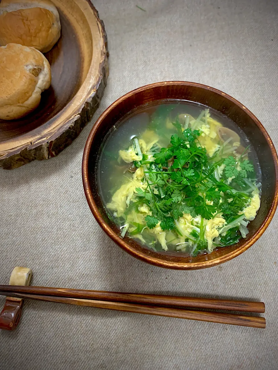 ホワイトアスパラ皮の出汁で、水菜とマッシュルームのかき玉汁　#スープ|KimaLABOさん