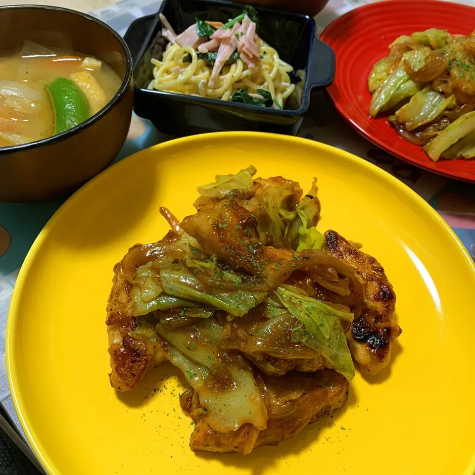 Snapdishの料理写真:キャベツと鶏胸肉炒めレモン🍋バターソース♬|panchiさん