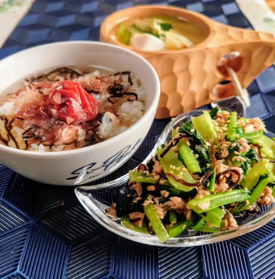 寝落ち明けのお茶漬け
ツナコマツナ和え
鰹の香り立つ味噌汁|マギーさん