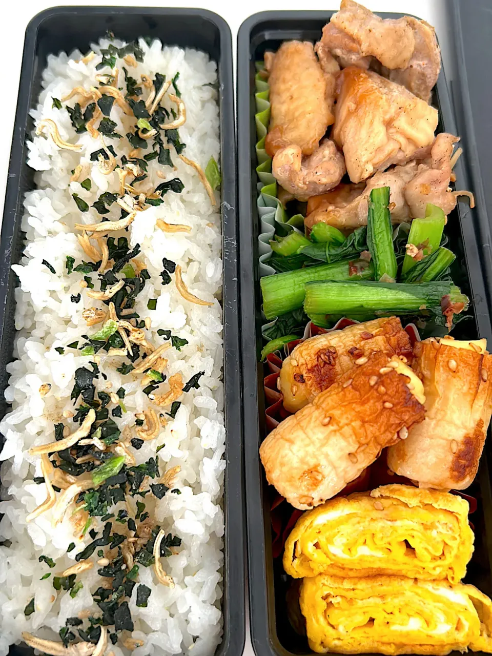 Snapdishの料理写真:お弁当　鶏の照り焼き　ちくわチーズ　小松菜鰹節和え　卵焼き|Hiromiさん