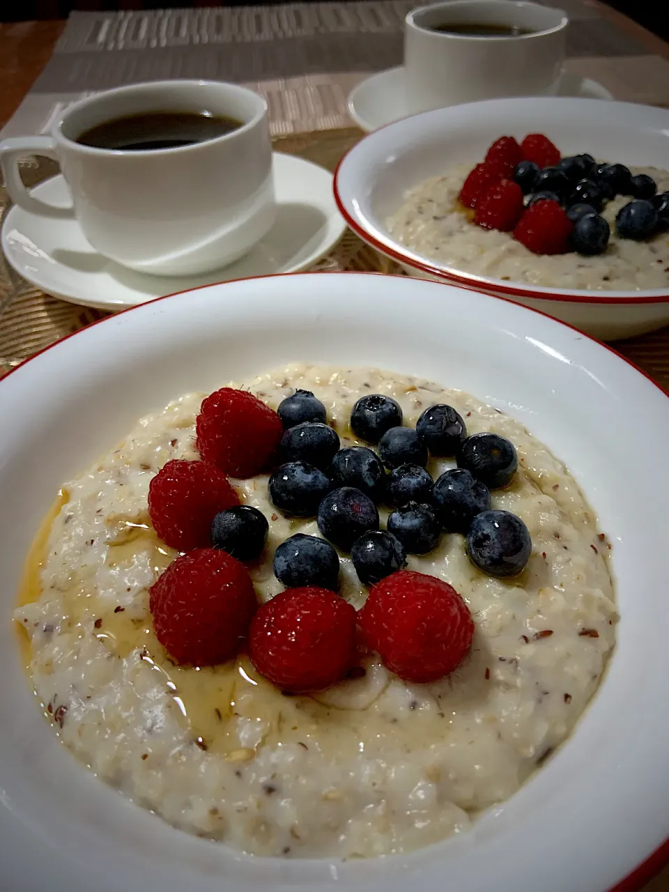 Oats flaxseed with berries and drizzle with honey|Ahnneさん