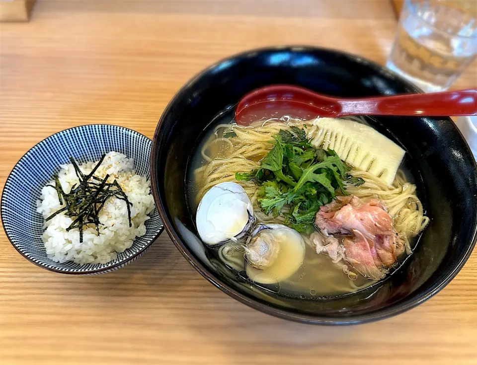 はまぐりと焼きあごの塩らー麺＋お茶漬けごはん@焼きあご塩らー麺たかはし北千住店|morimi32さん