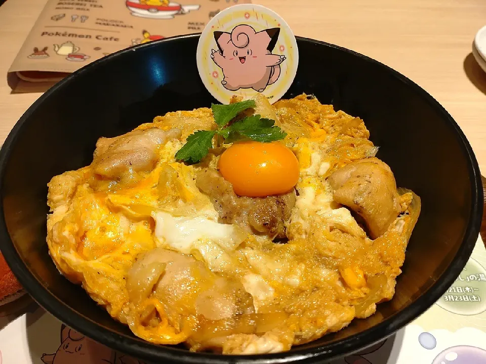 おつきみやまのピッピの｢つきのひかり｣炭火焼き親子丼|藤本貴文さん