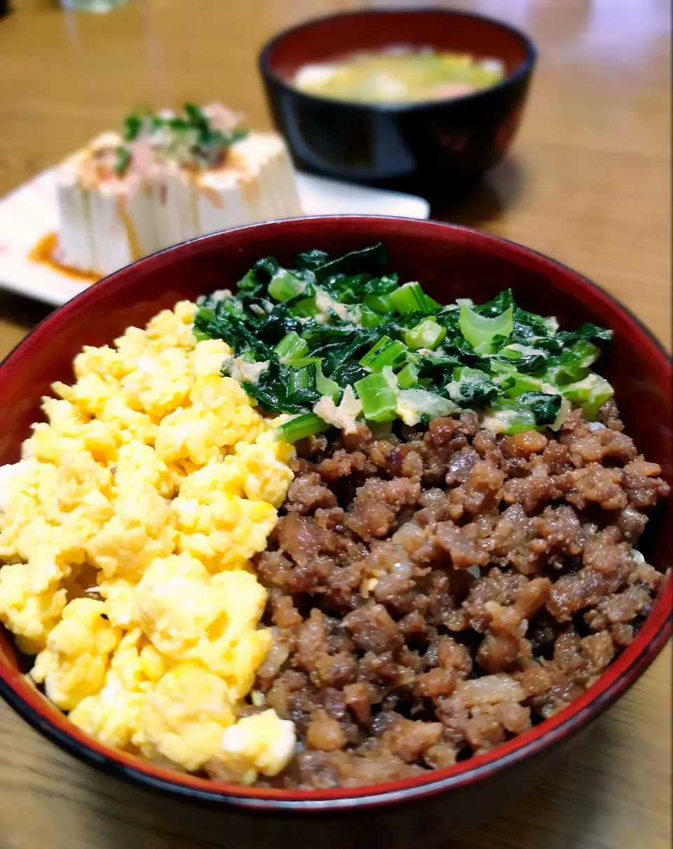 ３色そぼろ丼|ちびさん