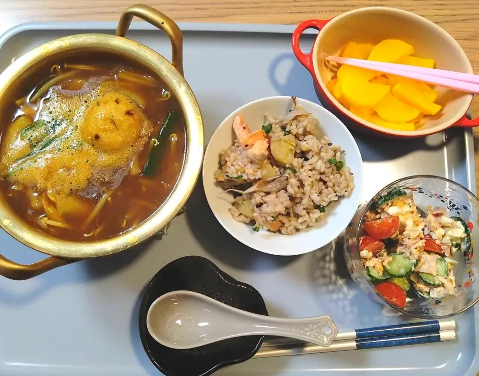 カレー鍋
炊き込みご飯
ツナサラダ|さゆさん