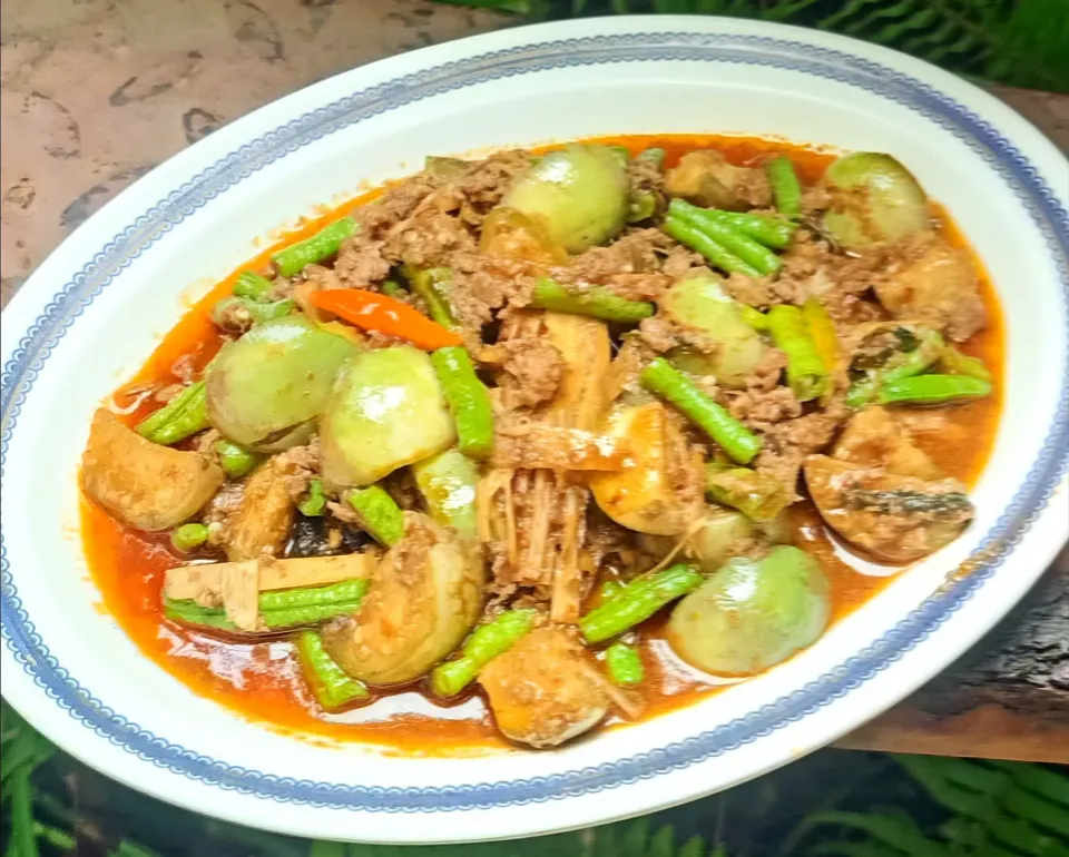 ผัดเผ็ดไก่สับ
Spicy Stir Fried Minced Chicken|🌿Veerapan Mu🌿さん