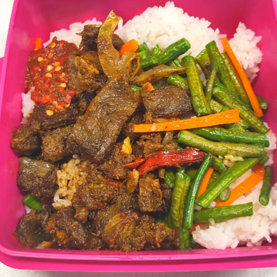 Snapdishの料理写真:Nasi Campur
- Sayur Campur Kacang Panjang
- Daging masak kicap|simatasepetさん