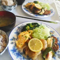 Snapdishの料理写真:鶏の柚子胡椒グリルlunch🍀娘と二人✨