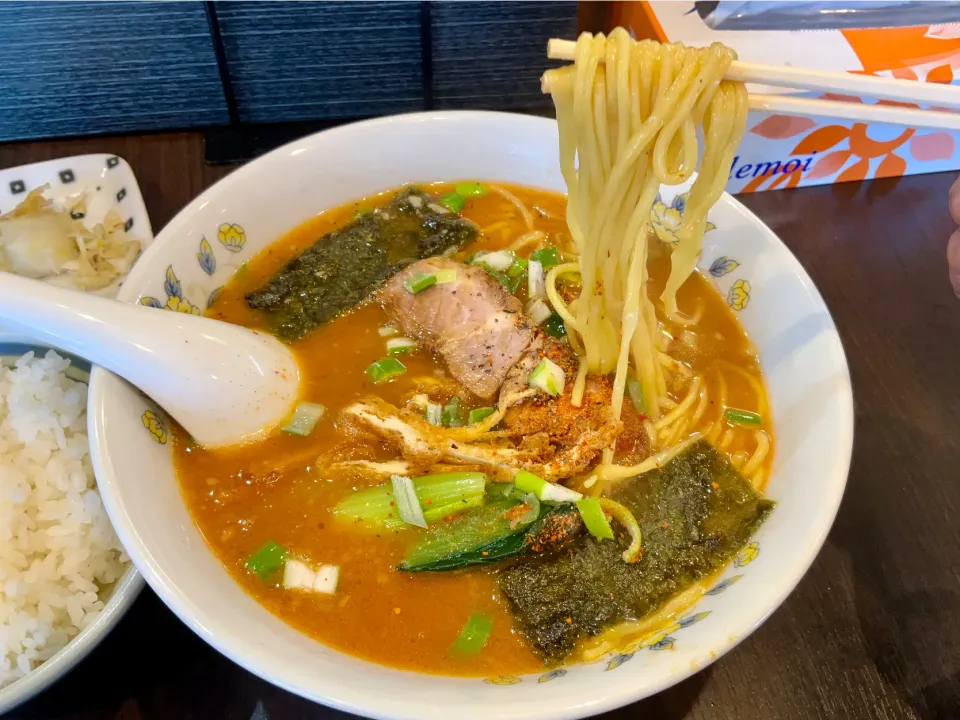 Snapdishの料理写真:遅い外出先での麺活
どんぶりの種類が多いですね〜
ここでの味噌ラーメンは初めて
#かるがん
#がんこや 
#味噌ラーメン|Takeshi  Nagakiさん