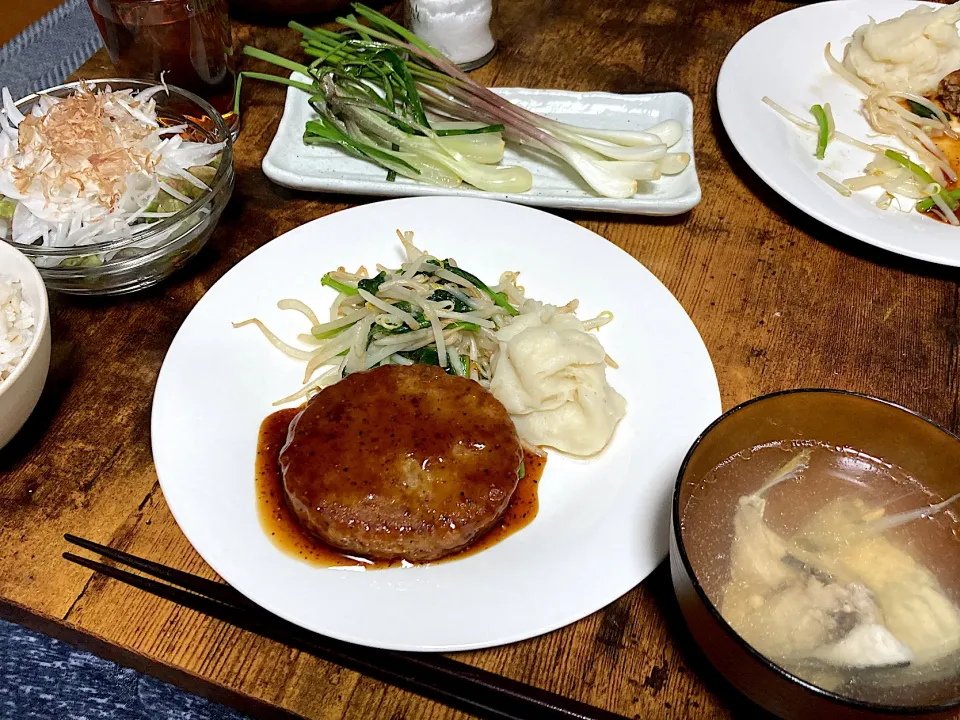 ハンバーグとブダイスープと新たまサラダと島らっきょう|しあぺんさん