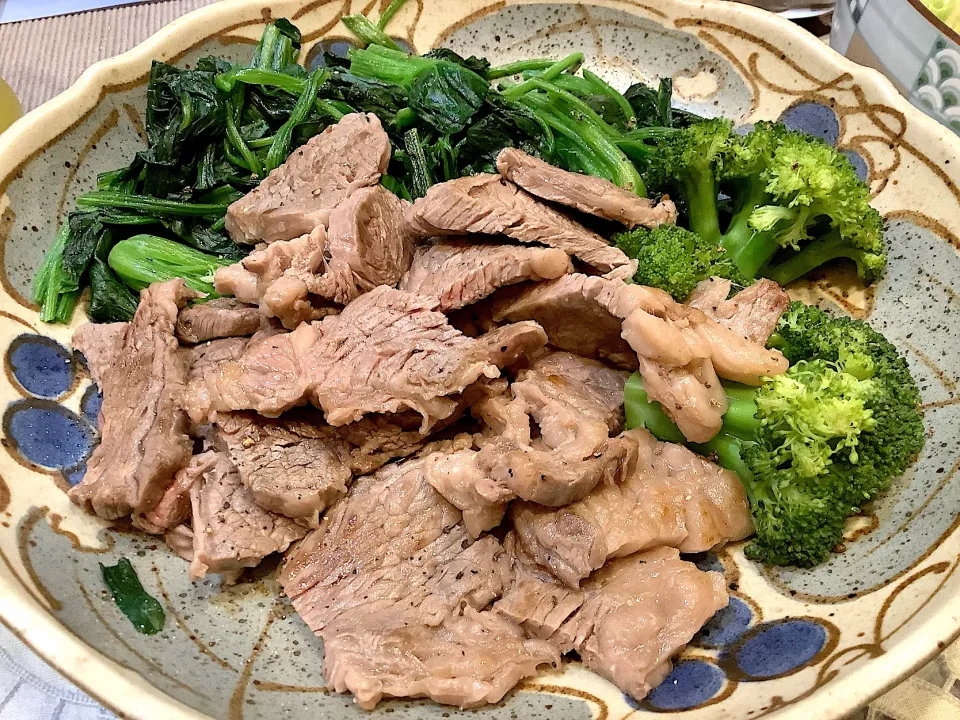 皆んな大好きお肉🥩😍|アライさんさん